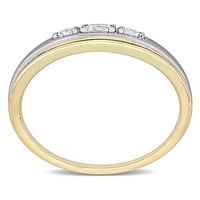 Muški zaručnički prsten od žutog i bijelog zlata s bijelim safirom od 10 karata, koji je dizajnirala tvrtka Mac.